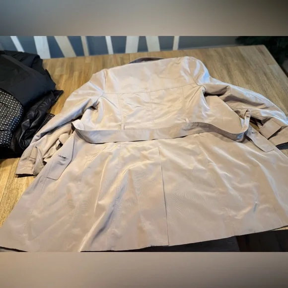 London Fog Classic Beige Trench Coat - Picture 4 of 4